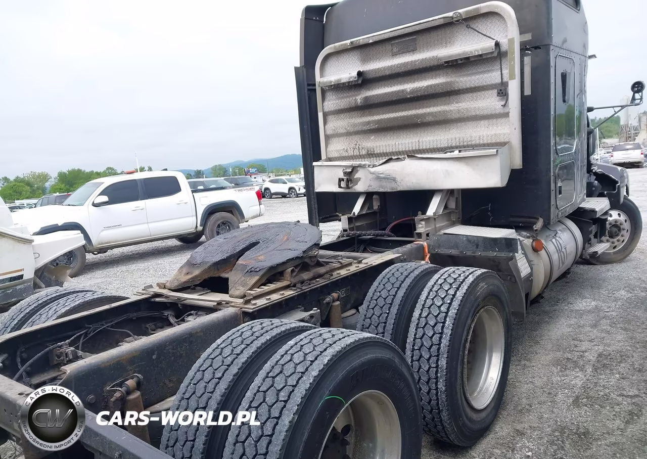 2007 Kenworth Construction T600 VIN:1XKADB9X67J158632 - 4