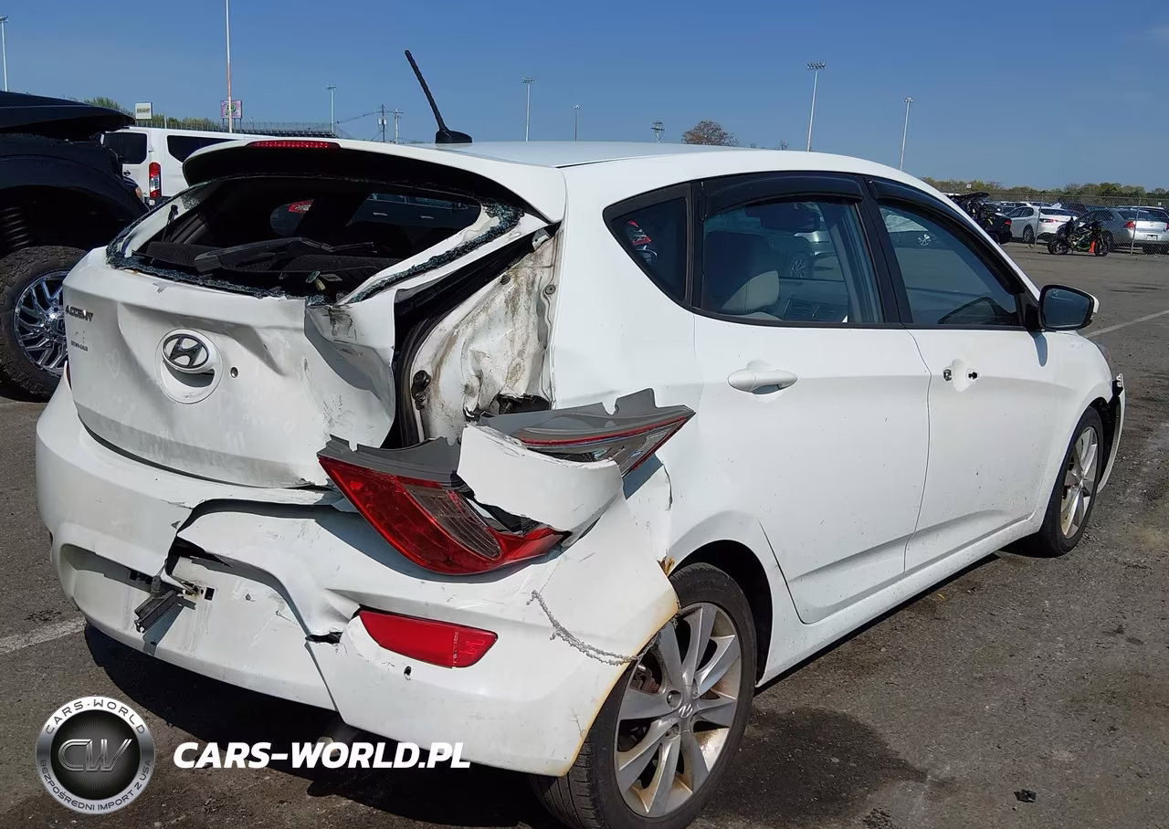 2013 Hyundai Accent Se VIN:KMHCU5AE8DU075418 - 4