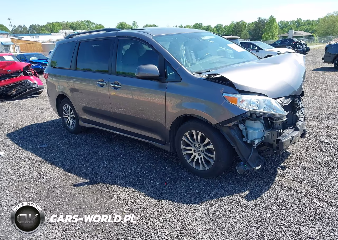 2018 Toyota Sienna Xle 8 Passenger – zdjęcie 1 z 16