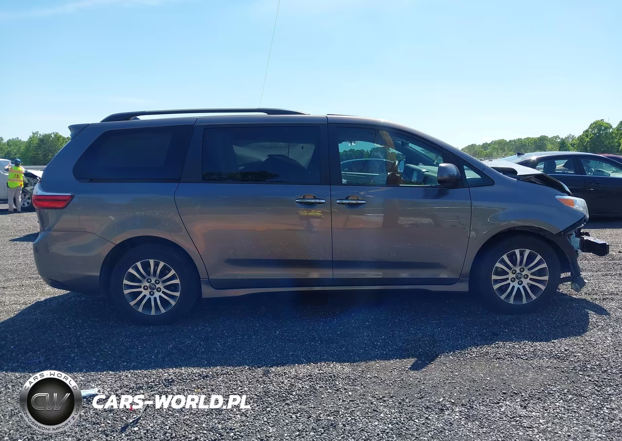 2018 Toyota Sienna Xle 8 Passenger VIN:5TDYZ3DC2JS913338 - 13