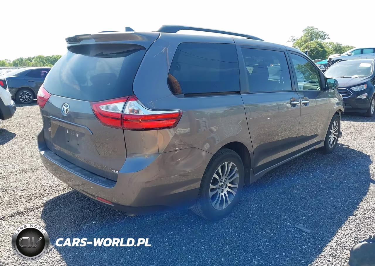 2018 Toyota Sienna Xle 8 Passenger VIN:5TDYZ3DC2JS913338 - 4