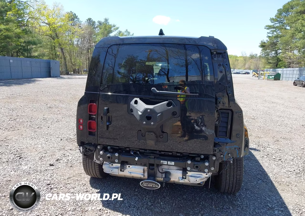 2025 Land Rover Defender 110 P300 VIN:SALEJ7EX5S2430978 - 16