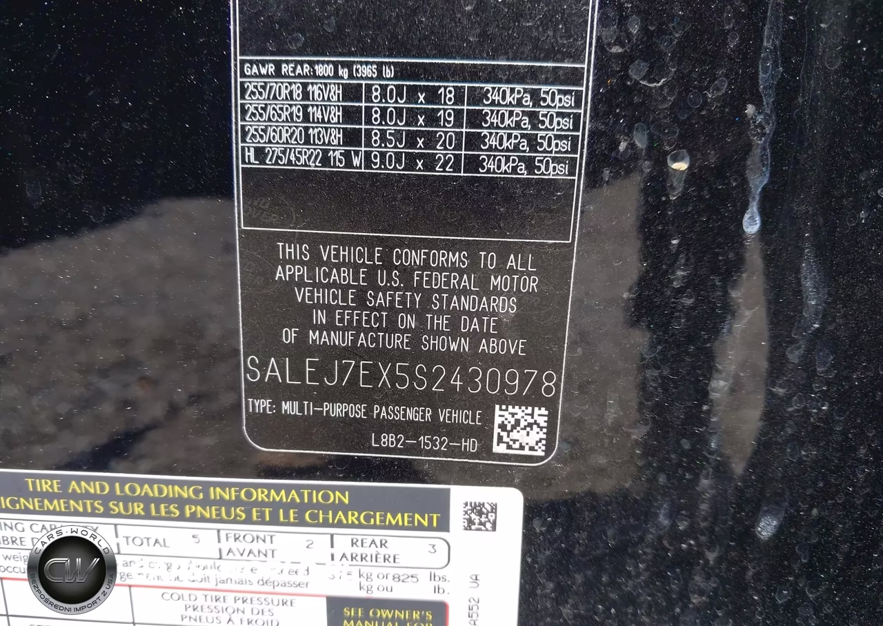 2025 Land Rover Defender 110 P300 VIN:SALEJ7EX5S2430978 - 9
