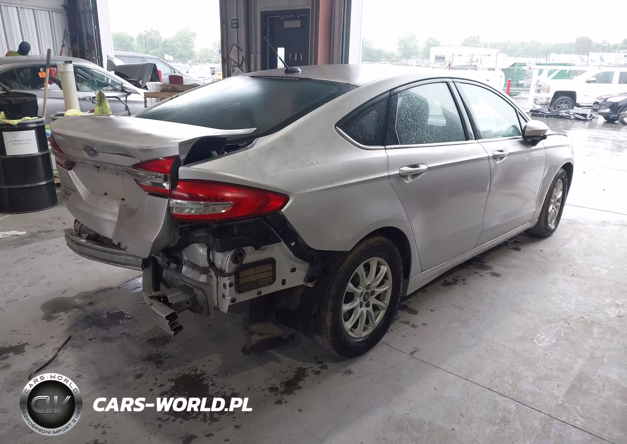 2018 Ford Fusion S VIN:3FA6P0G72JR164818 - 4