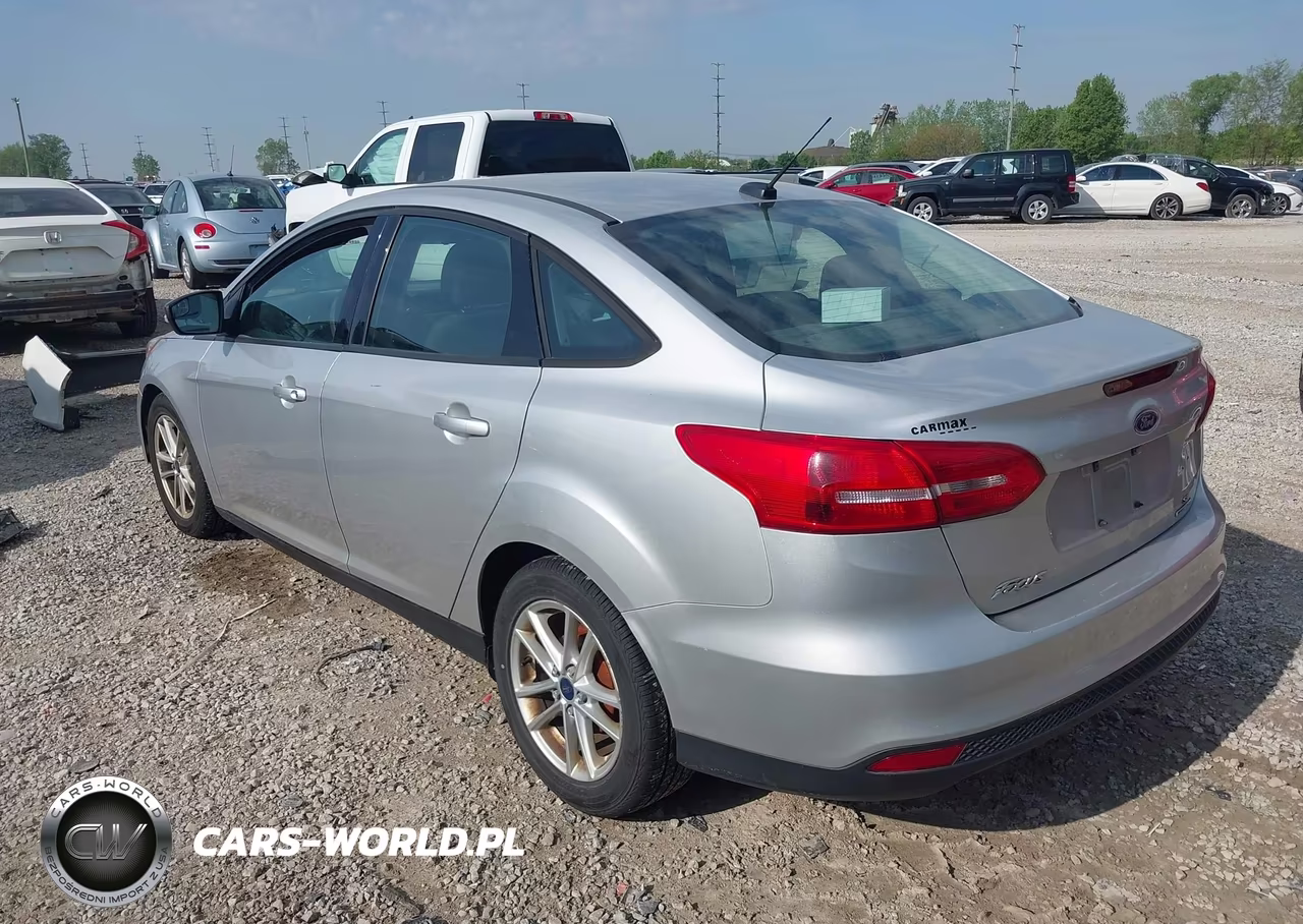 2016 Ford Focus Se VIN:1FADP3F27GL244671 - 3