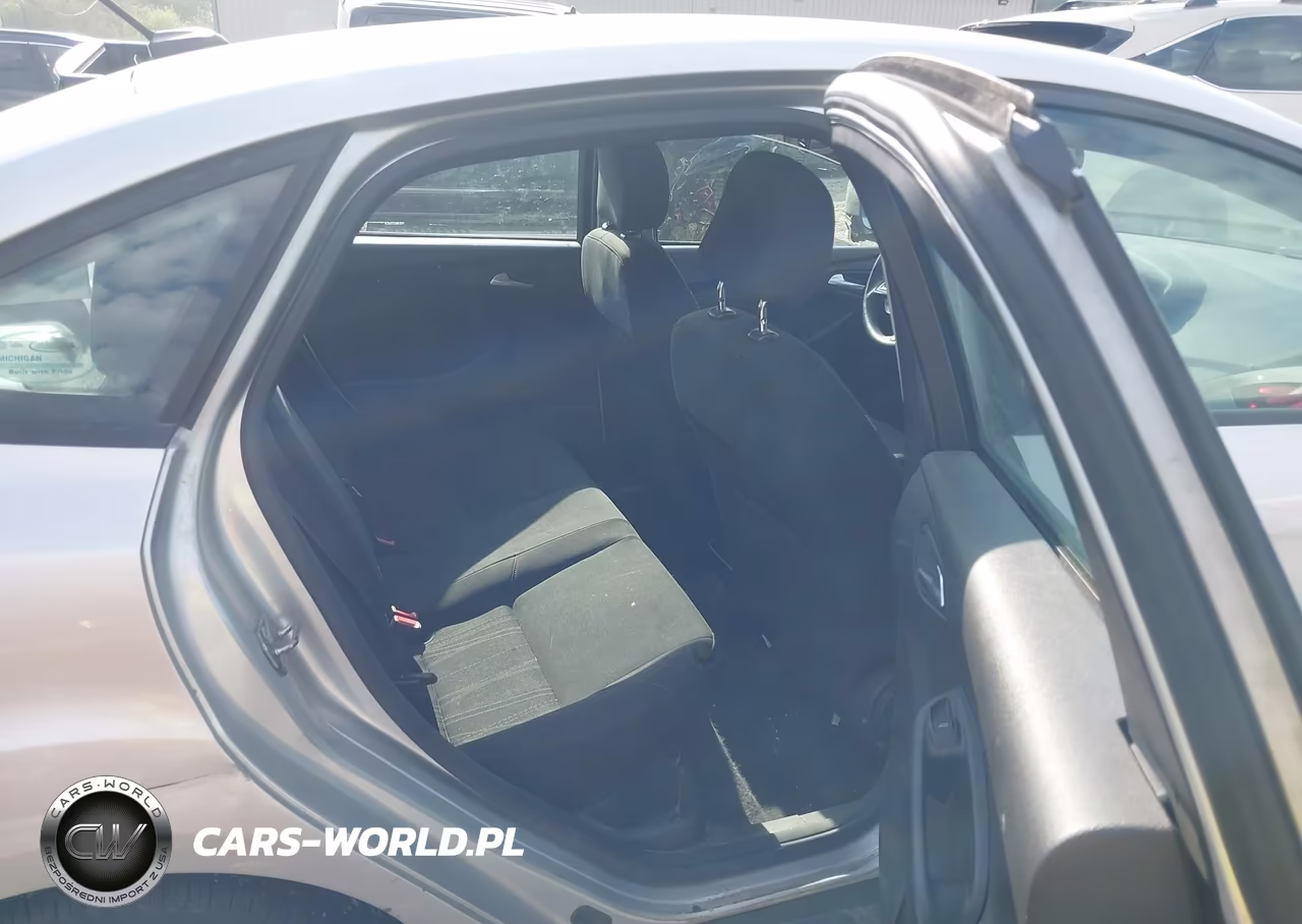 2016 Ford Focus Se VIN:1FADP3F27GL244671 - 8