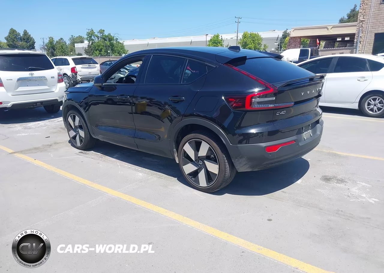 2024 Volvo C40 Recharge Pure Electric Plus VIN:YV4EH3BL3R2105945 - 3