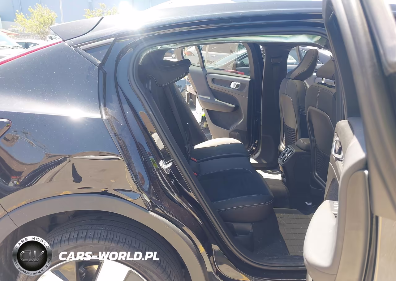 2024 Volvo C40 Recharge Pure Electric Plus VIN:YV4EH3BL3R2105945 - 8