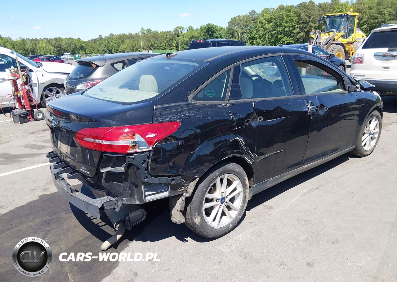 2016 Ford Focus Se VIN:1FADP3F25GL355073 - 4