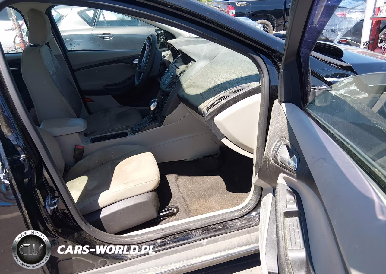 2016 Ford Focus Se VIN:1FADP3F25GL355073 - 5