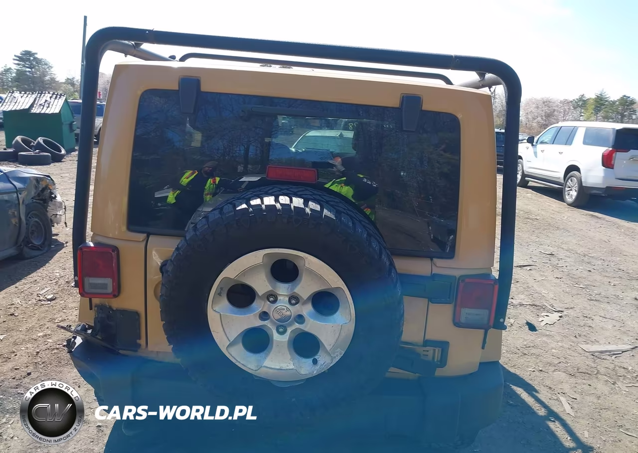 2013 Jeep Wrangler Unlimited Sahara VIN:1C4BJWEG2DL626619 - 16