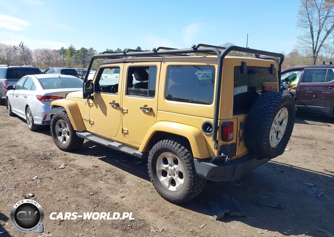 2013 Jeep Wrangler Unlimited Sahara VIN:1C4BJWEG2DL626619 - 3