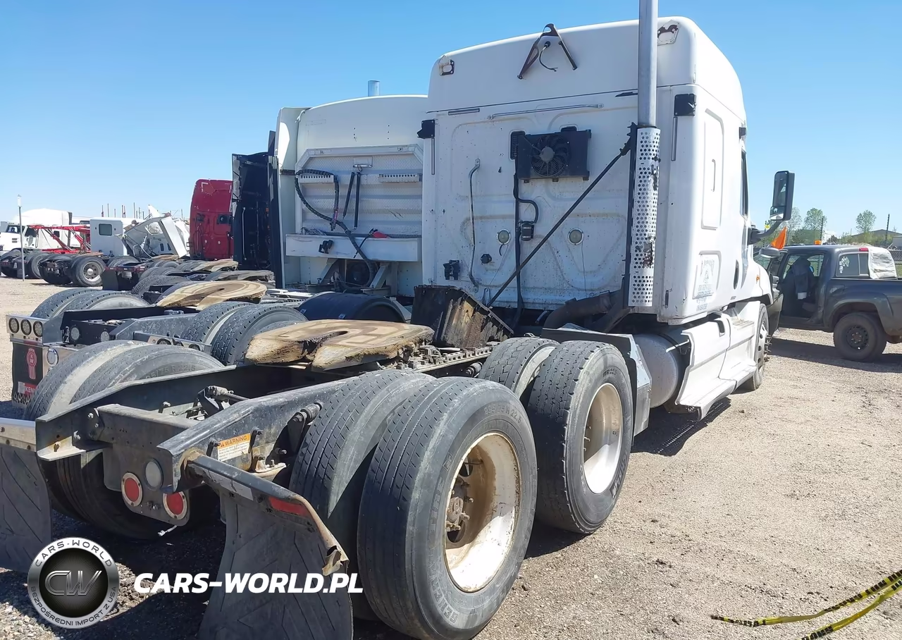 2010 Freightliner Cascadia 125 VIN:1FUJGLDR4ASAV2565 - 4