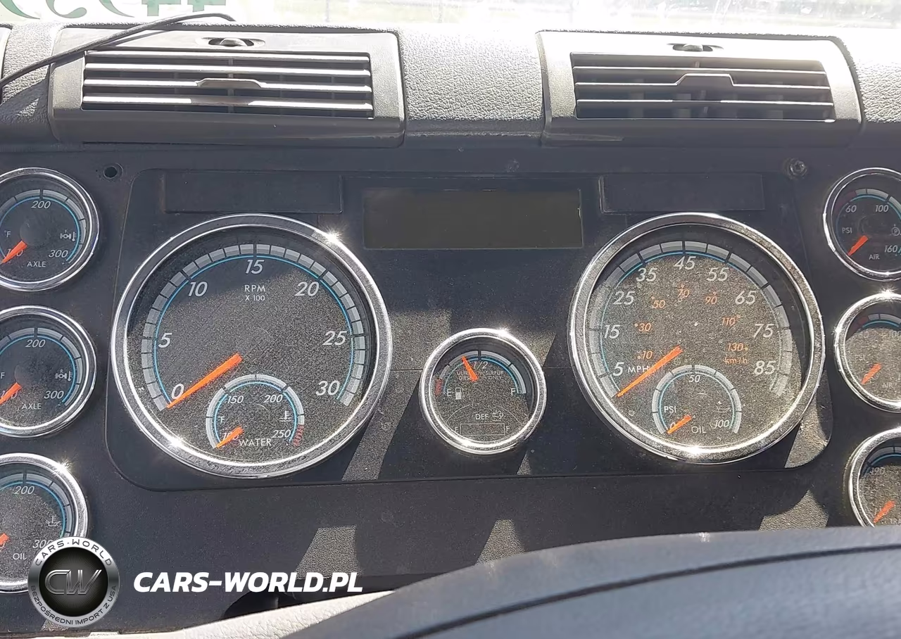 2010 Freightliner Cascadia 125 VIN:1FUJGLDR4ASAV2565 - 5