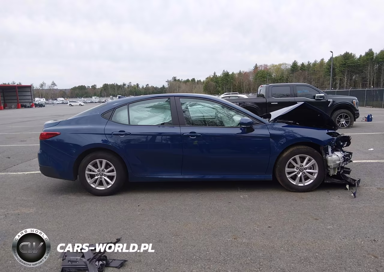 2025 Toyota Camry Le VIN:4T1DAACKXSU112930 - 13