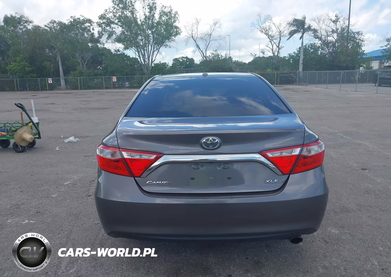 2015 Toyota Camry Xle VIN:4T1BF1FK5FU009831 - 16