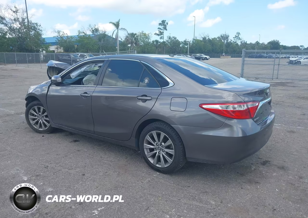 2015 Toyota Camry Xle VIN:4T1BF1FK5FU009831 - 3
