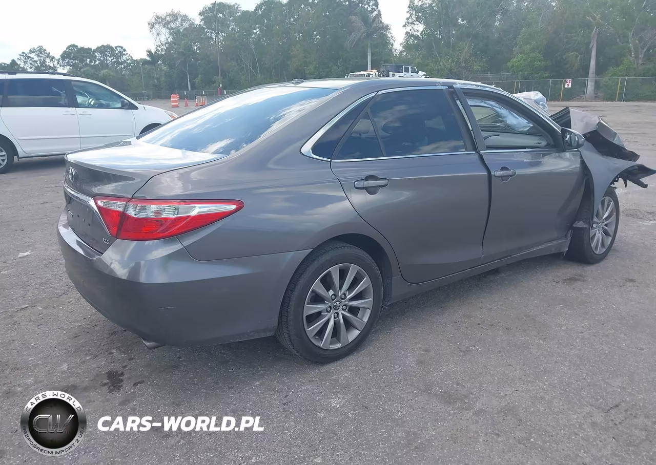 2015 Toyota Camry Xle VIN:4T1BF1FK5FU009831 - 4