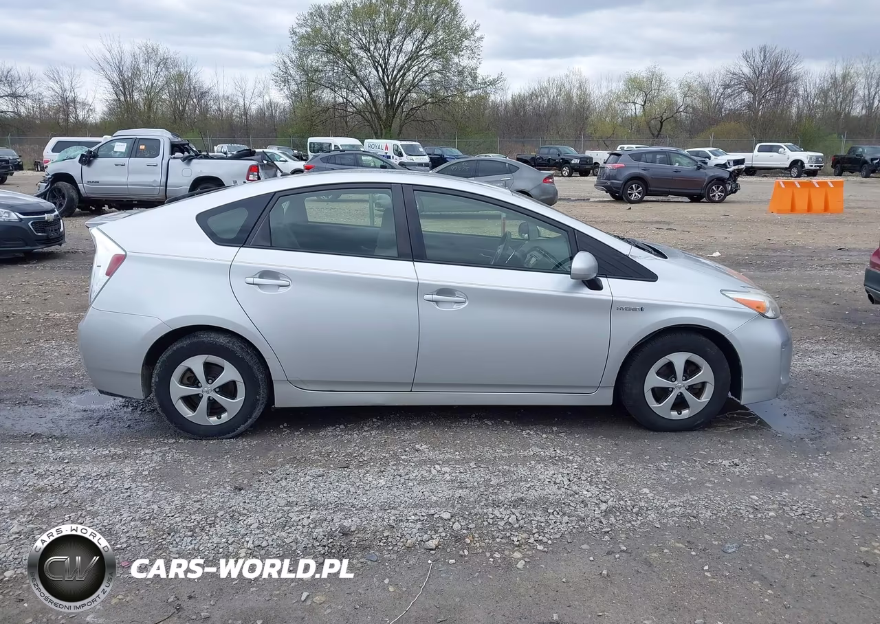 2014 Toyota Prius Two VIN:JTDKN3DU9E1824024 - 13