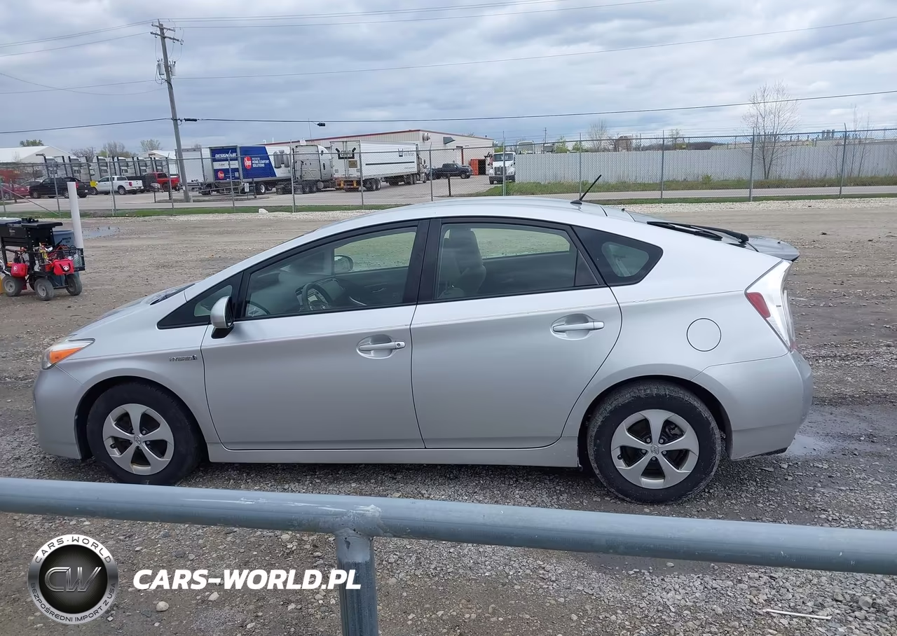 2014 Toyota Prius Two VIN:JTDKN3DU9E1824024 - 14