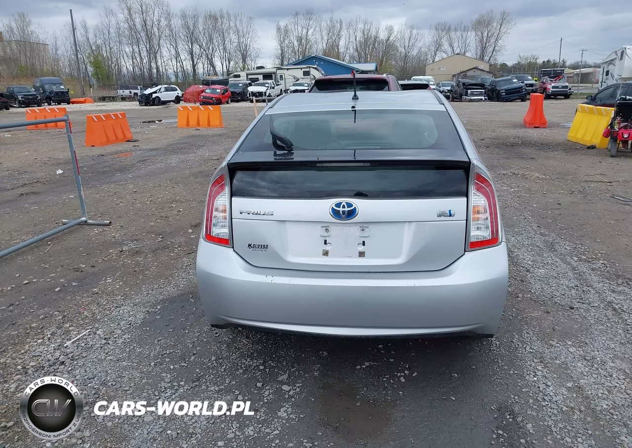 2014 Toyota Prius Two VIN:JTDKN3DU9E1824024 - 16
