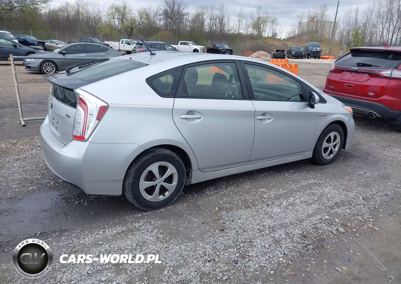2014 Toyota Prius Two VIN:JTDKN3DU9E1824024 - 4