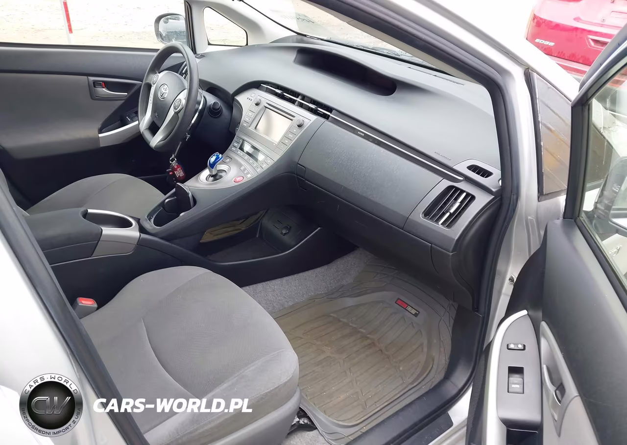 2014 Toyota Prius Two VIN:JTDKN3DU9E1824024 - 5