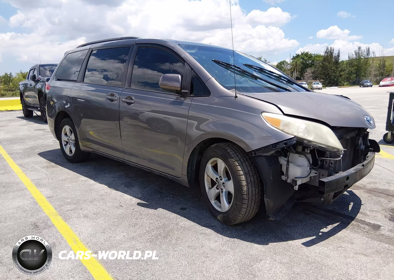 2014 Toyota Sienna Le V6 8 Passenger – zdjęcie 1 z 17