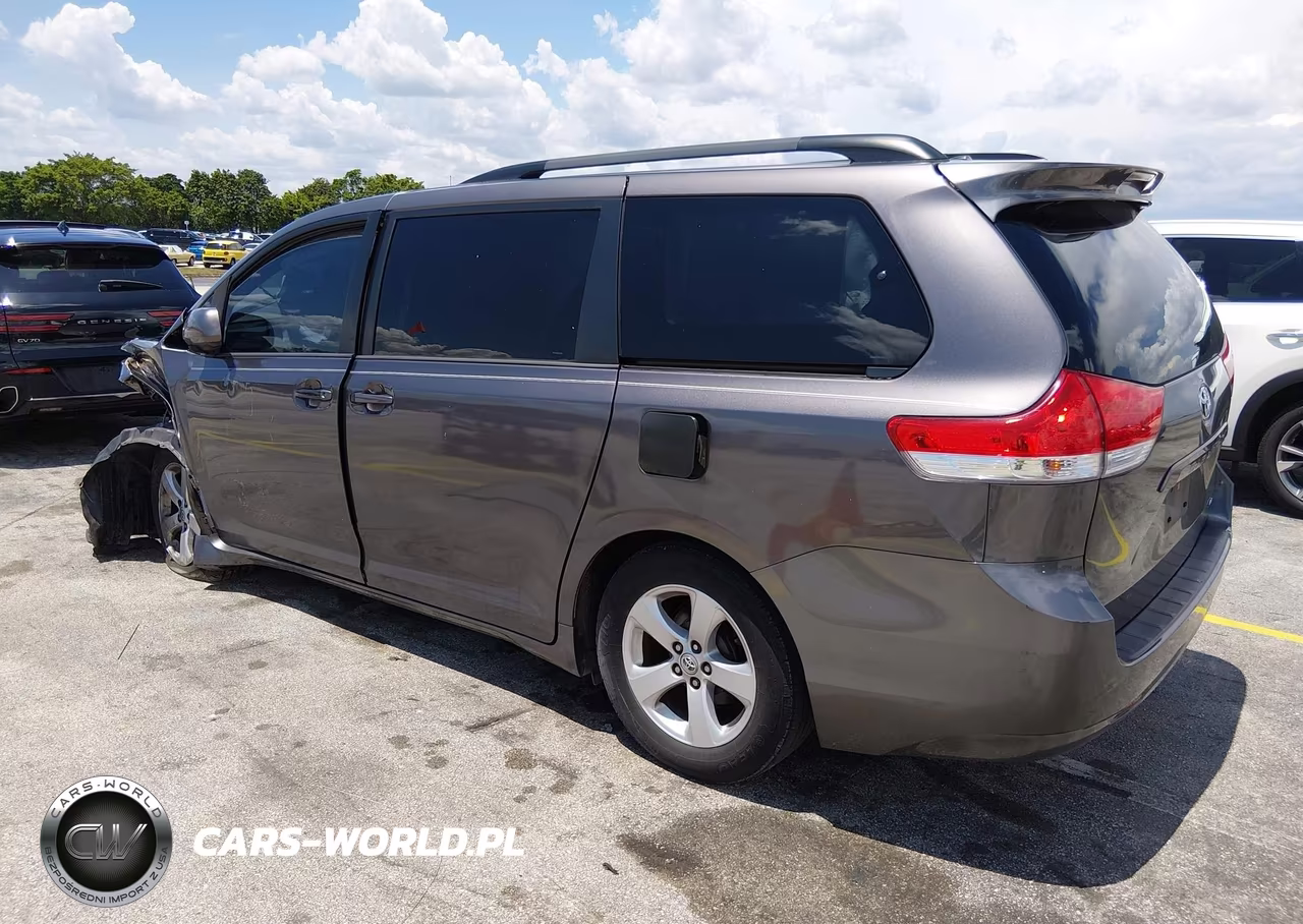 2014 Toyota Sienna Le V6 8 Passenger VIN:5TDKK3DC0ES474317 - 3