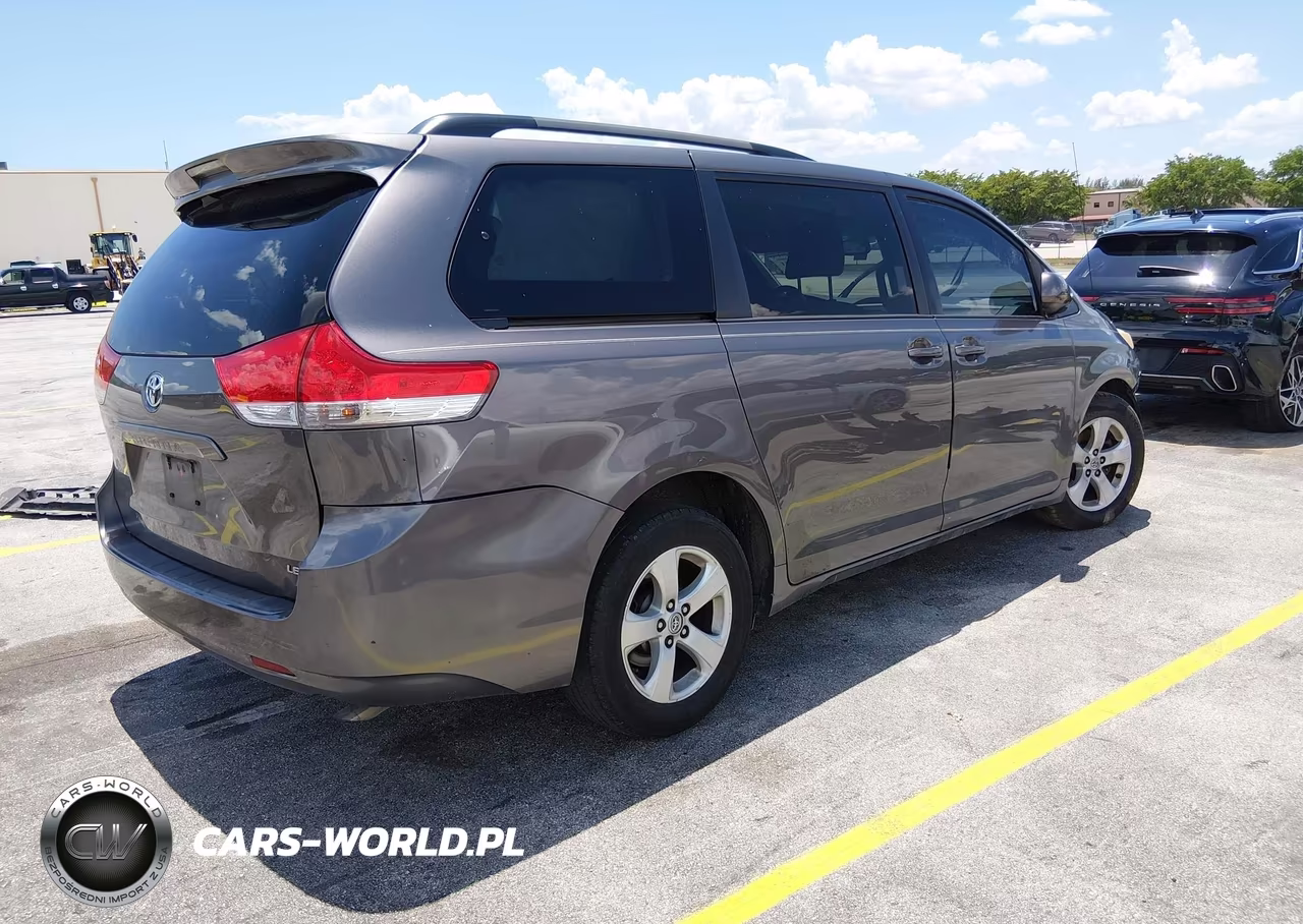 2014 Toyota Sienna Le V6 8 Passenger VIN:5TDKK3DC0ES474317 - 4
