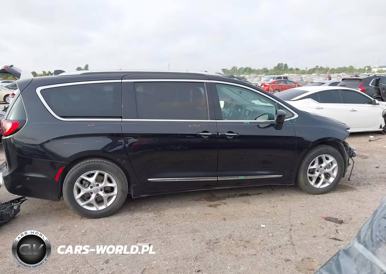 2020 Chrysler Pacifica Touring L Plus VIN:2C4RC1EGXLR127164 - 14
