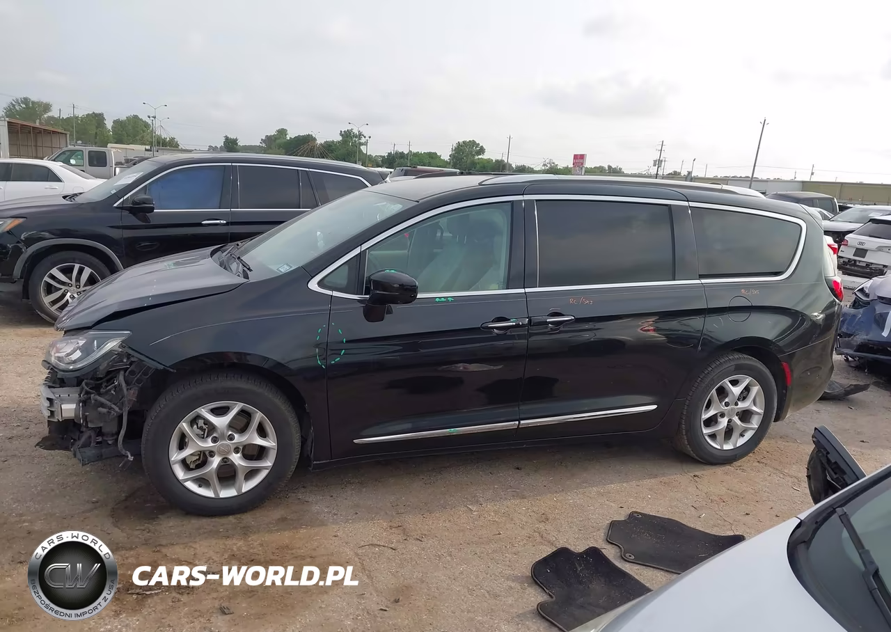 2020 Chrysler Pacifica Touring L Plus VIN:2C4RC1EGXLR127164 - 15