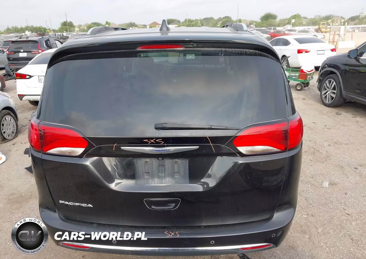 2020 Chrysler Pacifica Touring L Plus VIN:2C4RC1EGXLR127164 - 17