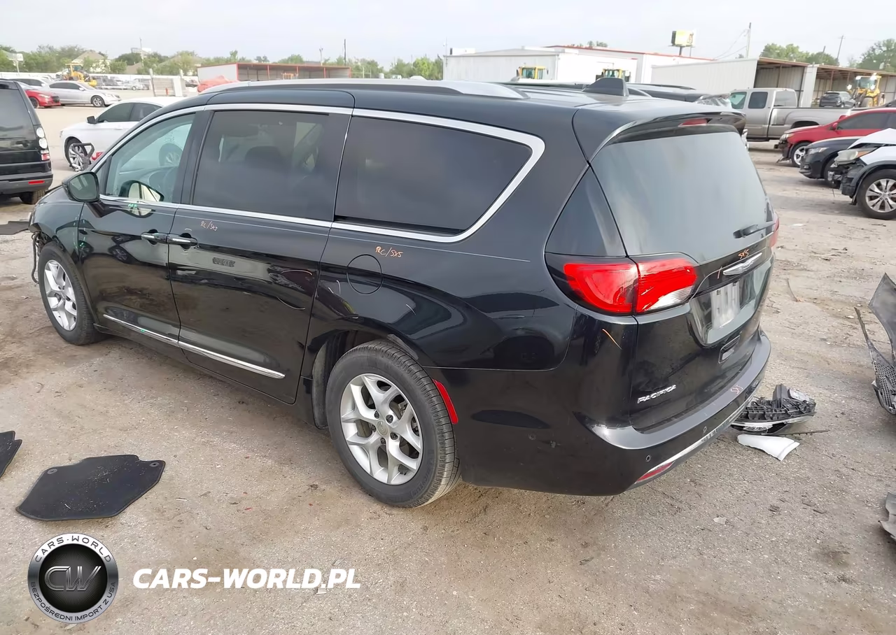 2020 Chrysler Pacifica Touring L Plus VIN:2C4RC1EGXLR127164 - 3