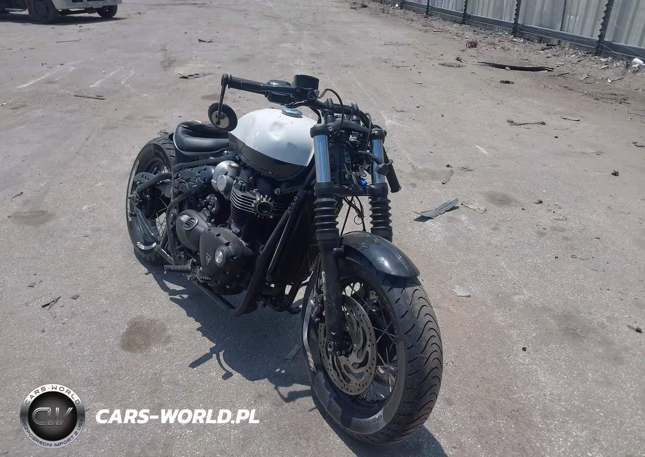 2025 Triumph Motorcycle Bonneville Bobber