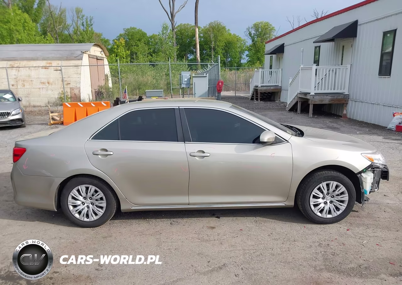 2013 Toyota Camry Le VIN:4T4BF1FK9DR284900 - 13