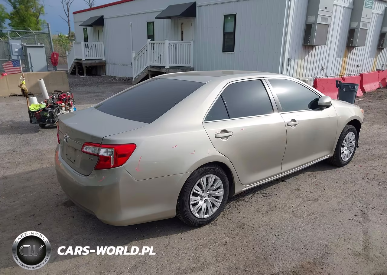 2013 Toyota Camry Le VIN:4T4BF1FK9DR284900 - 4