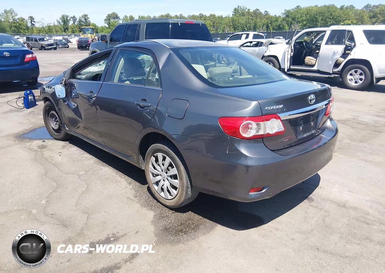 2013 Toyota Corolla Le VIN:JTDBU4EE6DJ115484 - 3