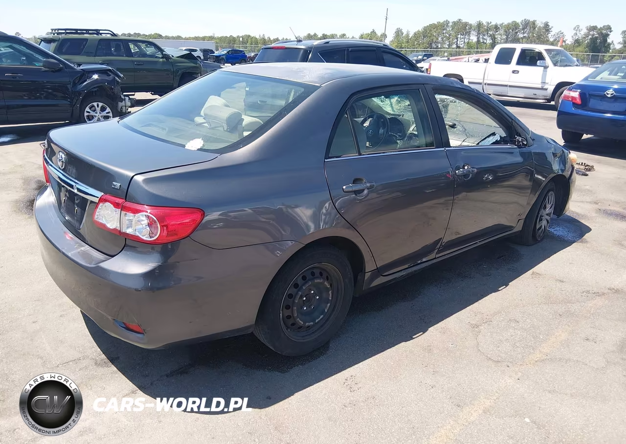 2013 Toyota Corolla Le VIN:JTDBU4EE6DJ115484 - 4