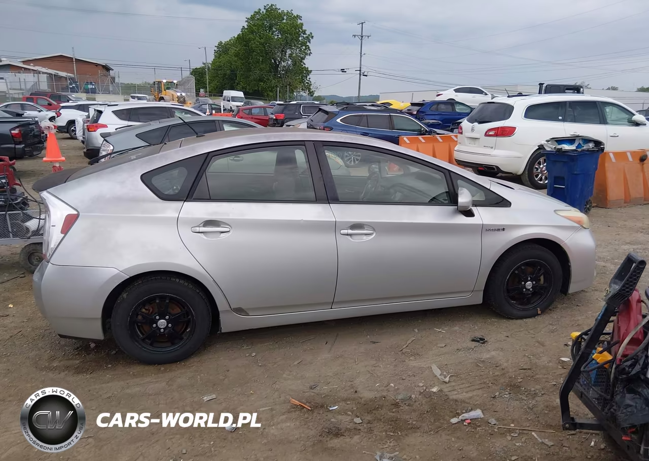 2013 Toyota Prius Two VIN:JTDKN3DU4D5656431 - 13