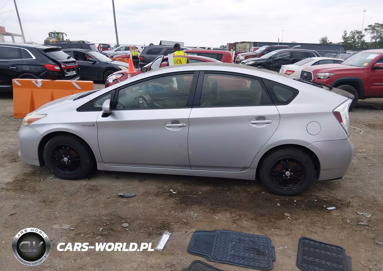 2013 Toyota Prius Two VIN:JTDKN3DU4D5656431 - 14