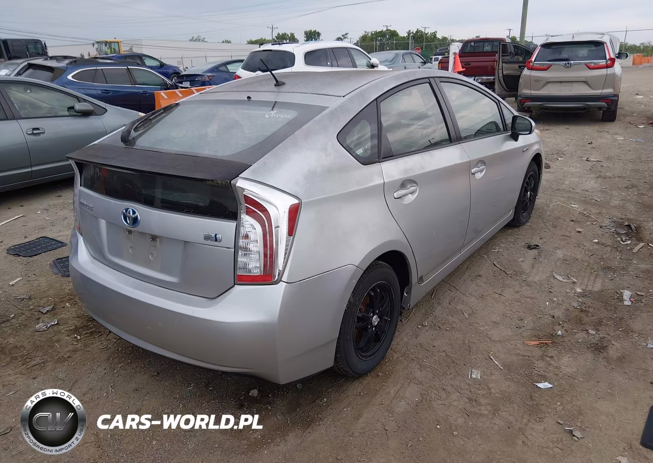 2013 Toyota Prius Two VIN:JTDKN3DU4D5656431 - 4