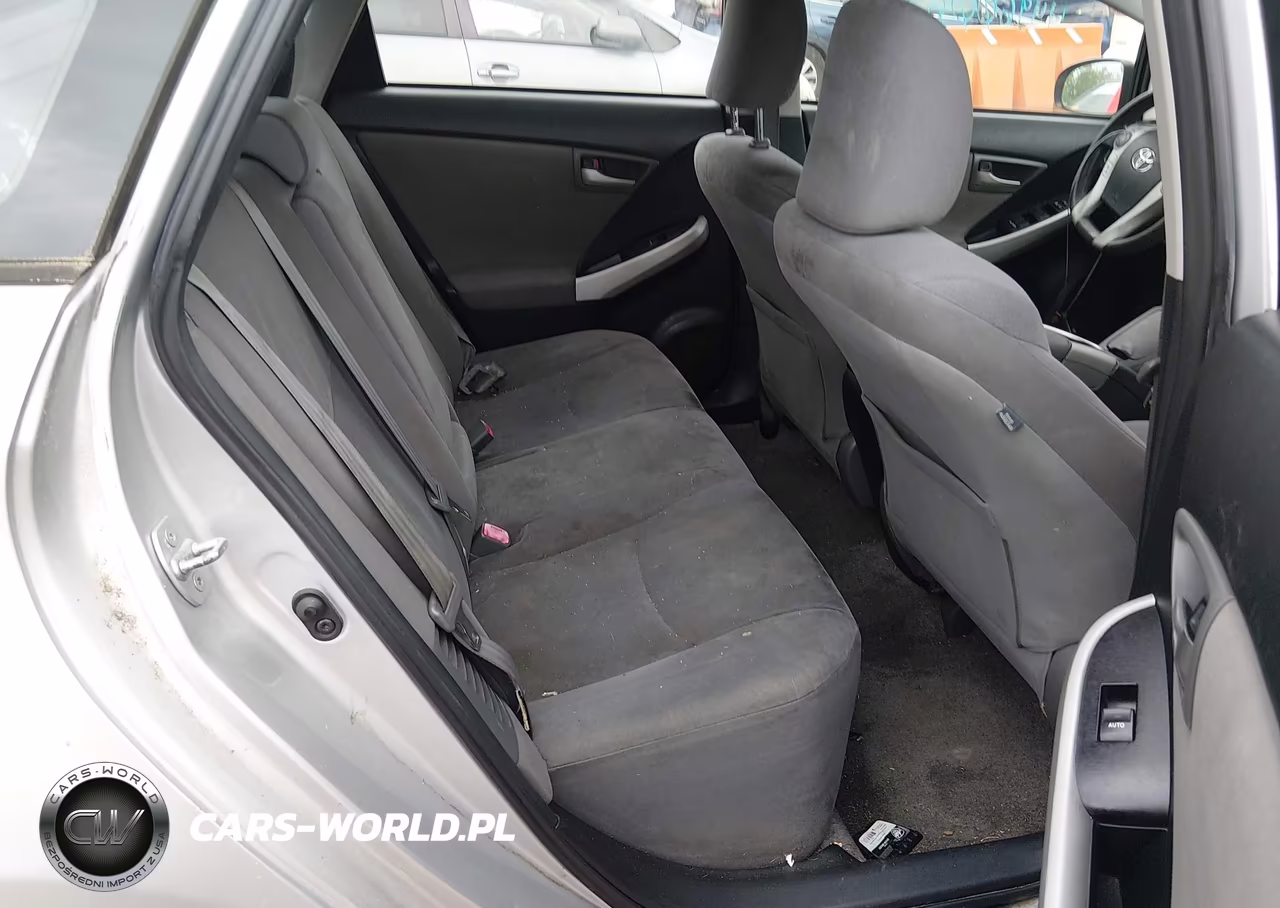 2013 Toyota Prius Two VIN:JTDKN3DU4D5656431 - 8