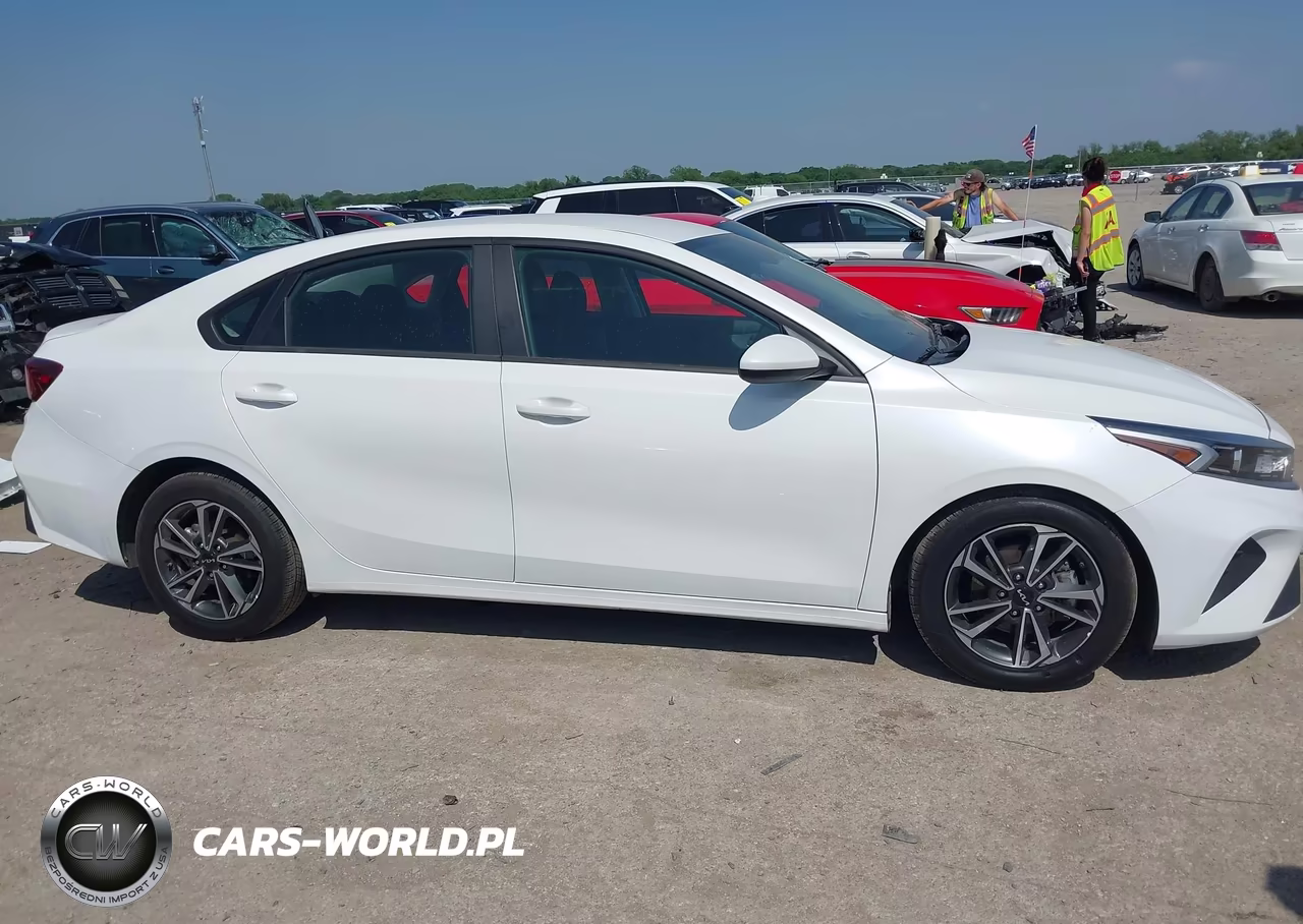 2024 Kia Forte Lxs VIN:3KPF24AD9RE738641 - 13
