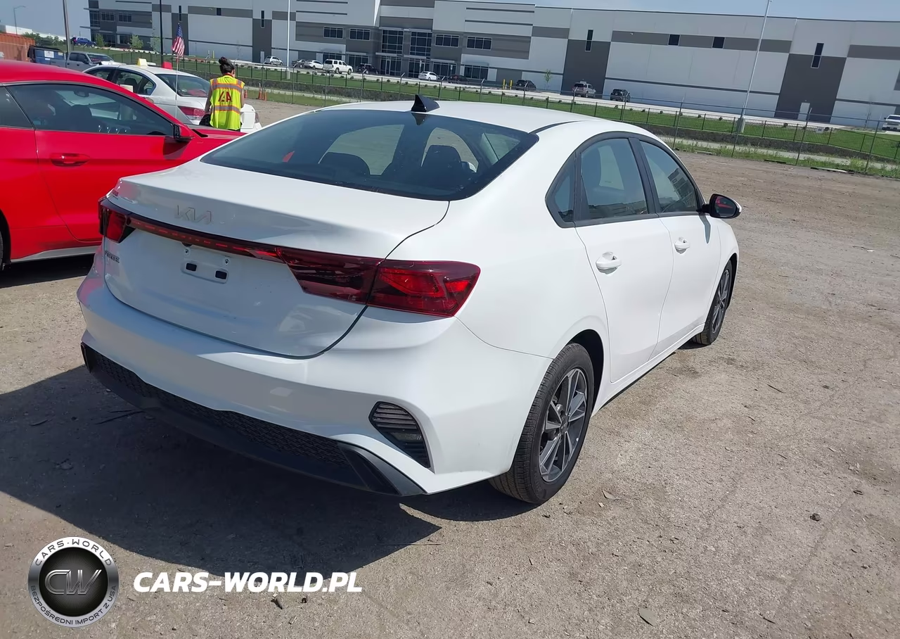 2024 Kia Forte Lxs VIN:3KPF24AD9RE738641 - 4