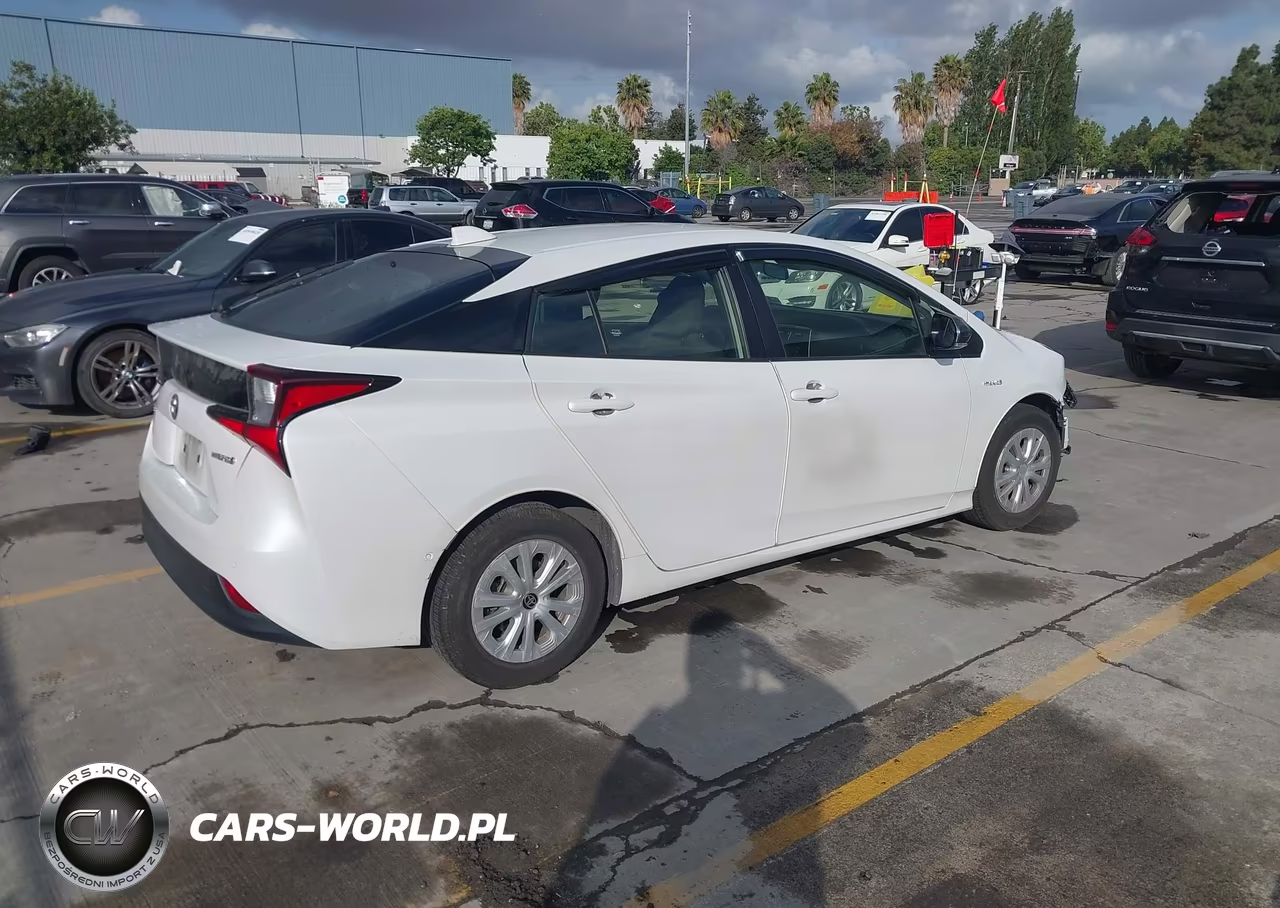 2022 Toyota Prius Le VIN:JTDKAMFU2N3178098 - 4