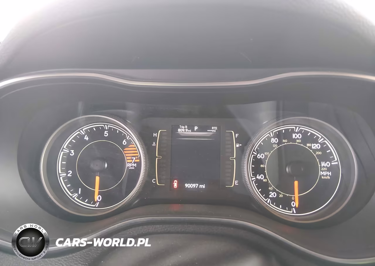 2019 Jeep Cherokee Latitude Plus 4X4 VIN:1C4PJMLB6KD335310 - 7