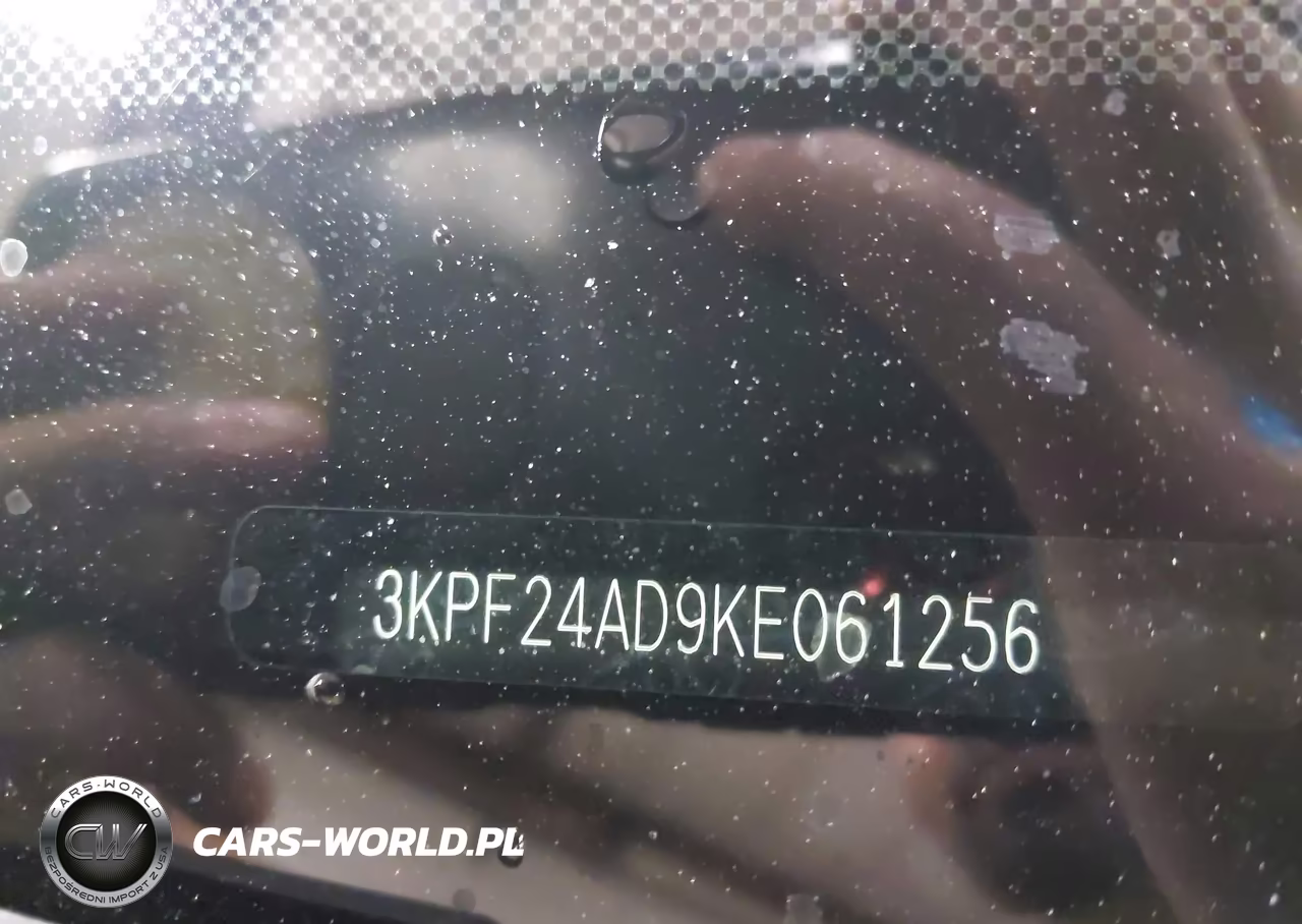 2019 Kia Forte Lxs VIN:3KPF24AD9KE061256 - 9