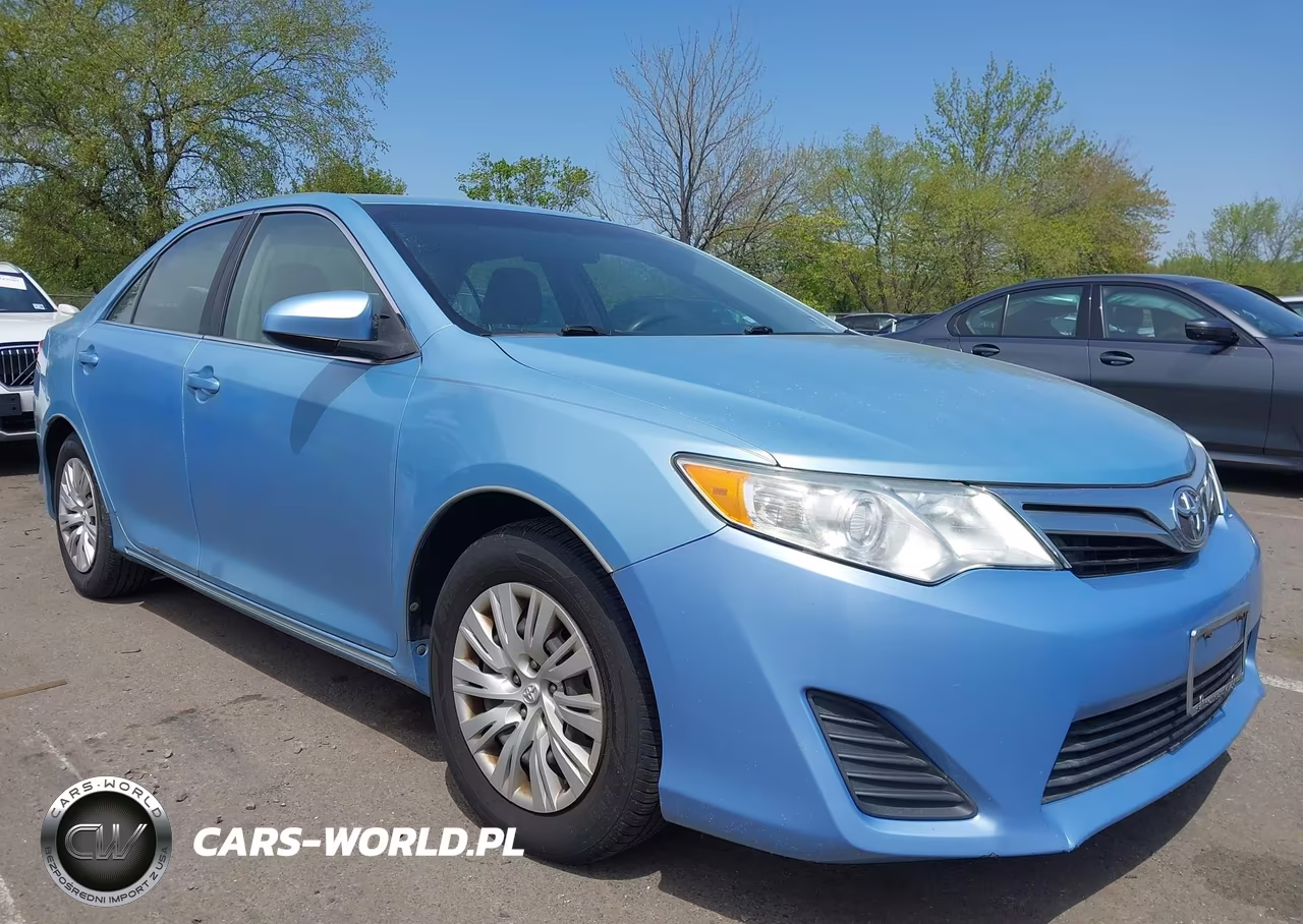 2012 Toyota Camry Le – zdjęcie 1 z 12