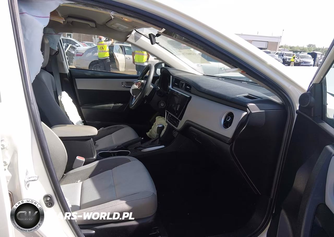 2018 Toyota Corolla Le VIN:5YFBURHE3JP779340 - 5